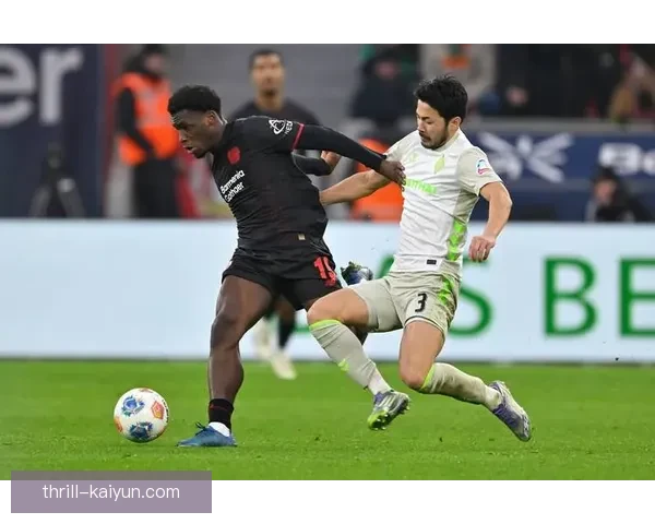 德甲勒沃库森足球俱乐部在新赛季中表现稳健，竞争力增强引人关注。