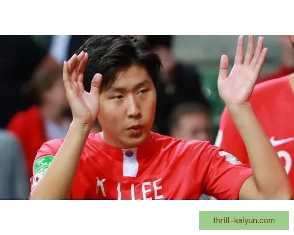 李刚仁技术特点引发关注，展示出色盘带与传球能力。